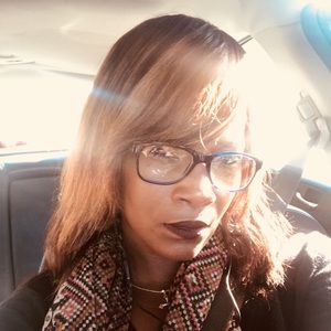 Meet your Posher, Denise